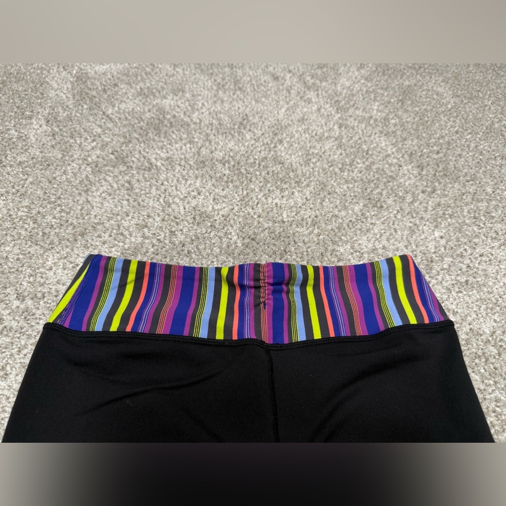 Lululemon Black/Multi Ruffle legging - Picture 4 of 6